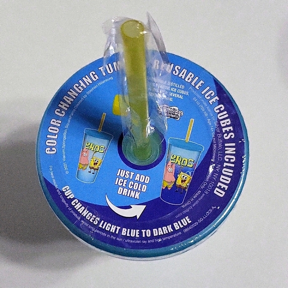 New 24oz SpongeBob SquarePa color changing tumbler w/reusable ice cubes included - Picture 3 of 5